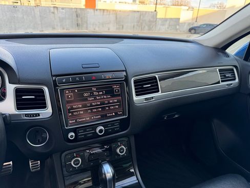 Used 2016 Volkswagen Touareg Executive image 15