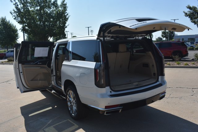 Used 2021 Cadillac Escalade ESV Premium Luxury RWD image 18