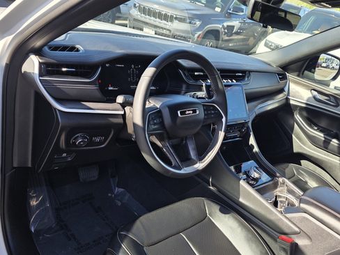 Certified 2024 Jeep Grand Cherokee L Limited w/ Luxury Tech Group II image 15