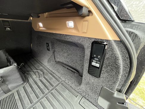 Used 2023 Land Rover Range Rover SE image 36