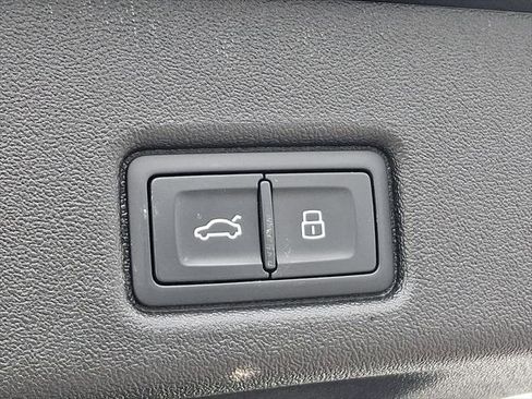 Certified 2025 Audi Q5 Premium w/ Convenience Package image 30