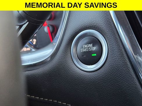 Used 2023 Chevrolet Traverse Premier FWD image 21