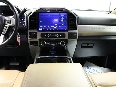 Used 2022 Ford F350 Lariat w/ Chrome Package image 18