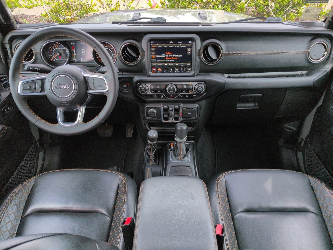 Used 2023 Jeep Gladiator Overland AWD/4WD image 15
