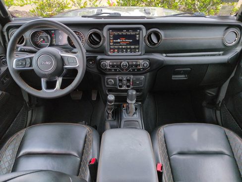 Used 2023 Jeep Gladiator Overland AWD/4WD image 15