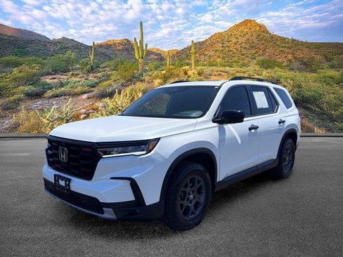 Used 2025 Honda Pilot TrailSport image 9