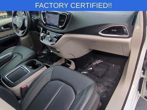 Certified 2023 Chrysler Pacifica Touring-L FWD image 35