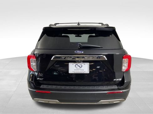 Used 2022 Ford Explorer XLT w/ Equipment Group 202A image 8