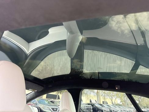 Used 2022 Tesla Model S Plaid image 15