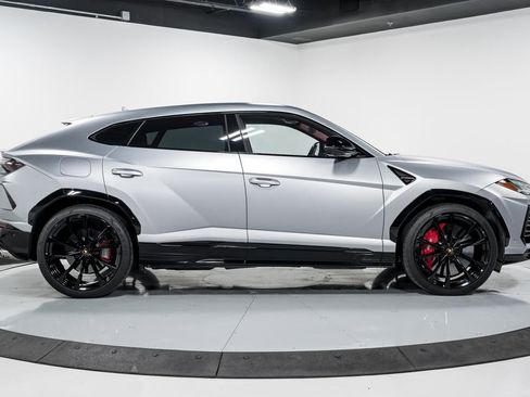 Used 2022 Lamborghini Urus AWD/4WD image 2