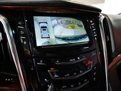 Used 2015 Cadillac Escalade Luxury AWD/4WD image 36