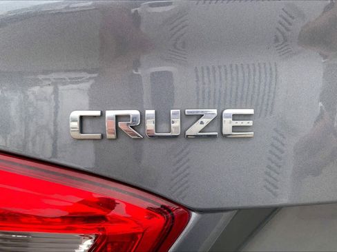 Used 2018 Chevrolet Cruze LT w/ Convenience Package image 10