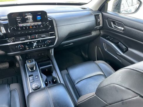 Certified 2023 Nissan Pathfinder SL w/ Black Appearance Package image 11