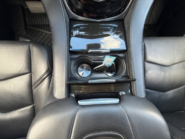 Used 2018 Cadillac Escalade Platinum AWD/4WD image 11