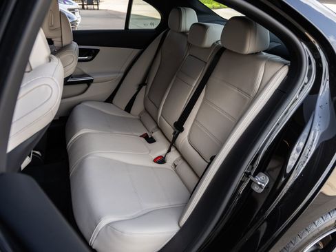 Used 2025 Mercedes-Benz C 300 Sedan image 32