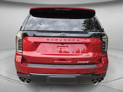 Used 2025 Chevrolet Suburban RST w/ Comfort Package image 5