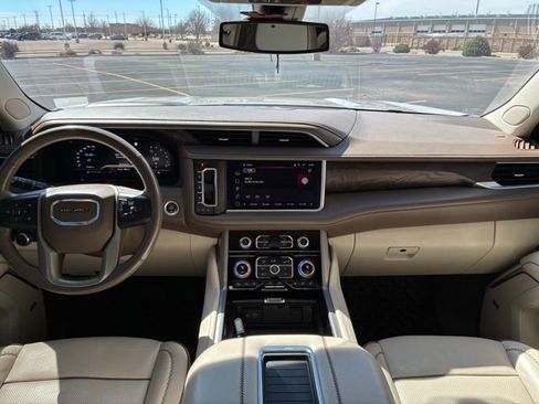 Used 2022 GMC Yukon XL Denali image 14