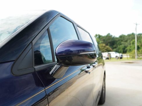 Used 2025 Kia Carnival FWD image 22