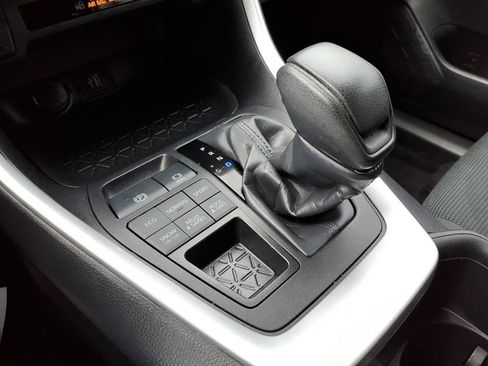 Used 2024 Toyota RAV4 LE AWD/4WD image 19