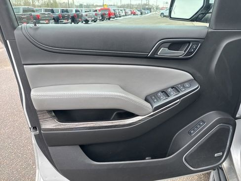 Used 2018 Chevrolet Suburban LT image 8