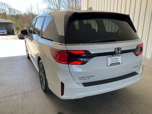 New 2026 Honda Odyssey Touring image 24