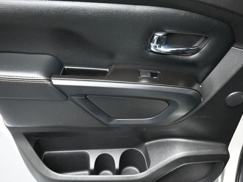 Used 2019 Nissan Titan SL w/ Midnight Edition image 32