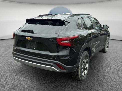 Used 2024 Chevrolet Trax LT FWD image 3