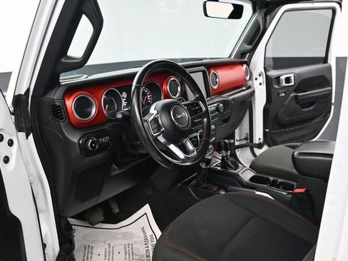 Used 2018 Jeep Wrangler Unlimited Rubicon AWD/4WD image 17