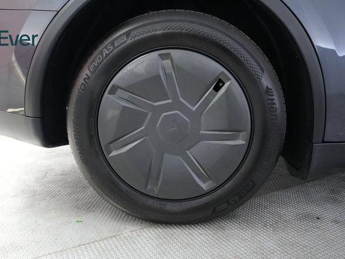 Used 2026 Tesla Model Y Long Range RWD image 22