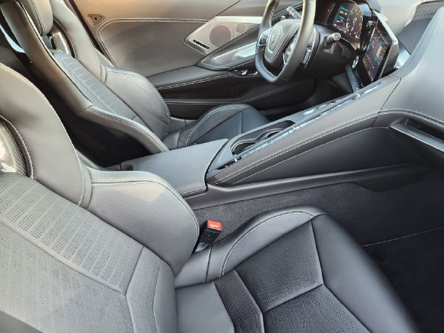 Used 2021 Chevrolet Corvette Stingray Premium Cpe w/ Z51 Performance Package RWD image 20