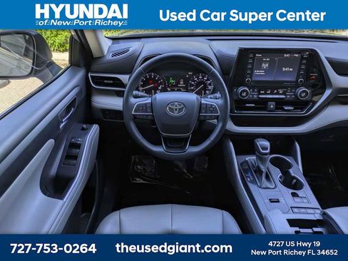 Used 2020 Toyota Highlander XLE FWD image 22