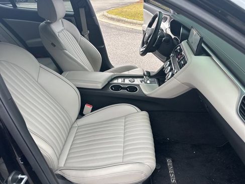 Used 2023 Genesis G70 2.0T w/ Sport Prestige Package image 18