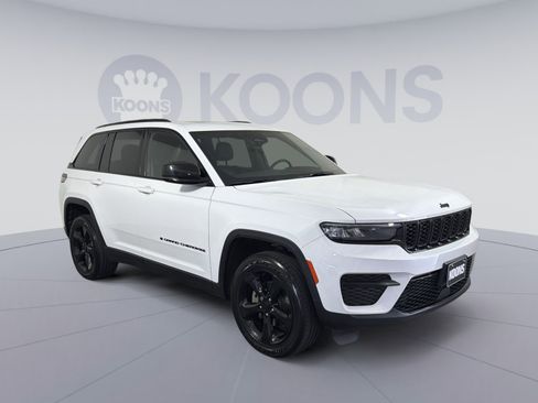 Used 2023 Jeep Grand Cherokee Altitude image 10