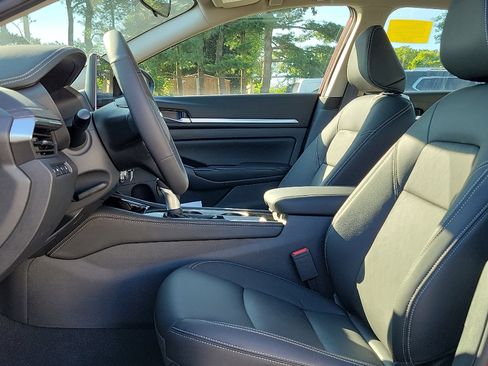 New 2025 Nissan Altima 2.5 SL image 11