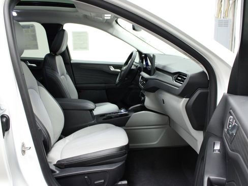 New 2025 Ford Escape PHEV w/ PHEV Premium Package image 16