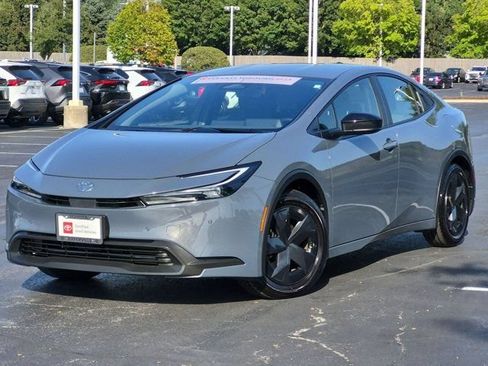 Used 2026 Toyota Prius LE FWD image 2