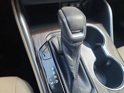 Used 2020 Toyota Highlander Limited FWD image 12