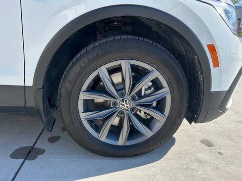 Certified 2022 Volkswagen Tiguan SE w/ Panoramic Sunroof Package image 20