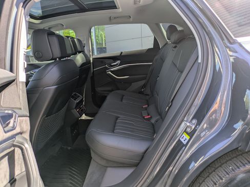 Used 2019 Audi e-tron Prestige AWD/4WD image 27