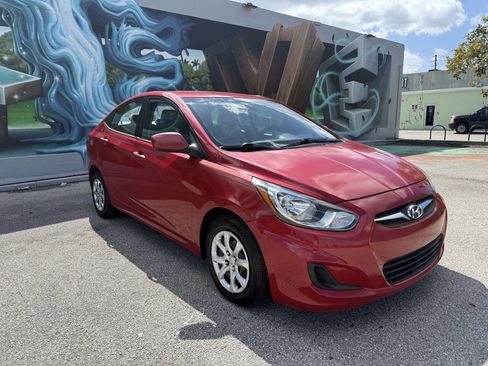 Used 2012 Hyundai Accent GLS image 5
