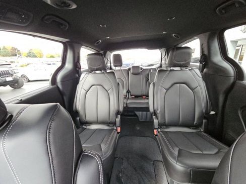 New 2026 Chrysler Pacifica Select image 39