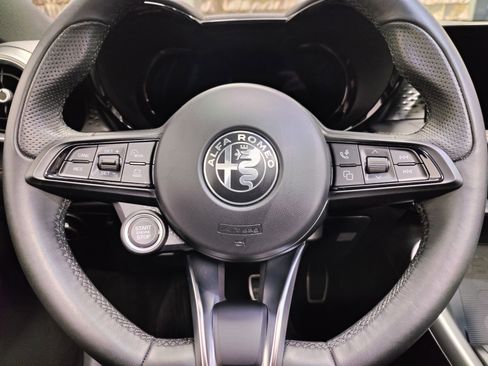 Used 2025 Alfa Romeo Tonale image 19