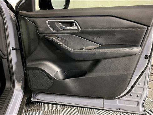 Used 2024 Nissan Rogue Platinum w/ Platinum Premium Package image 26