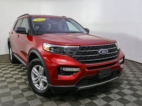 Used 2023 Ford Explorer XLT w/ Equipment Group 202A image 3