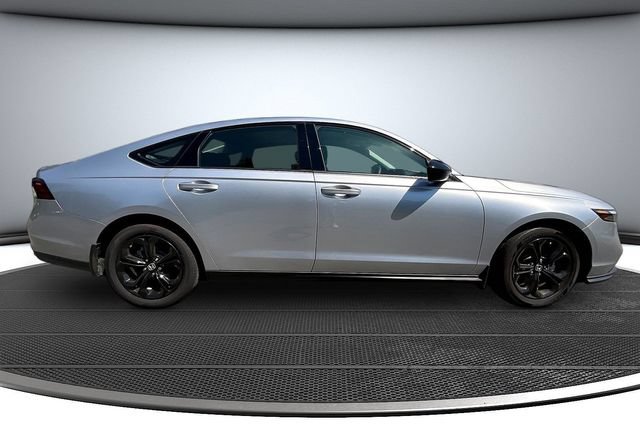 Used 2025 Honda Accord SE image 4