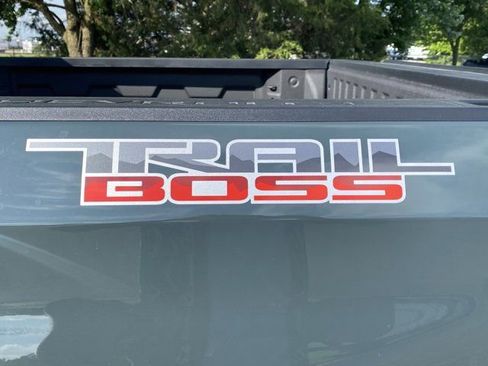 Used 2025 Chevrolet Silverado 1500 LT Trail Boss w/ LT Trail Boss Premium Package AWD/4WD image 12