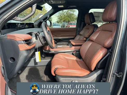 New 2026 Lincoln Navigator Reserve image 7