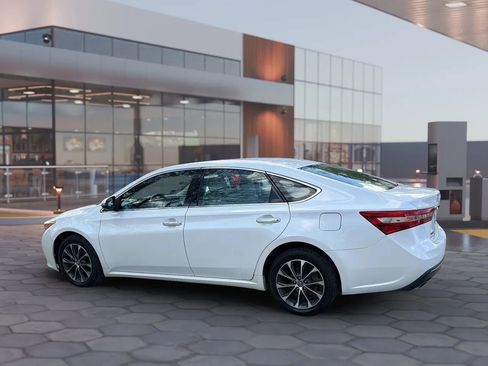 Used 2017 Toyota Avalon XLE image 5