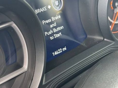 Used 2025 Jeep Gladiator Mojave AWD/4WD image 18