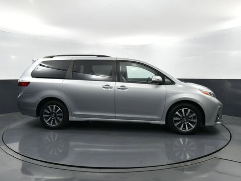 Used 2019 Toyota Sienna Limited Premium image 47